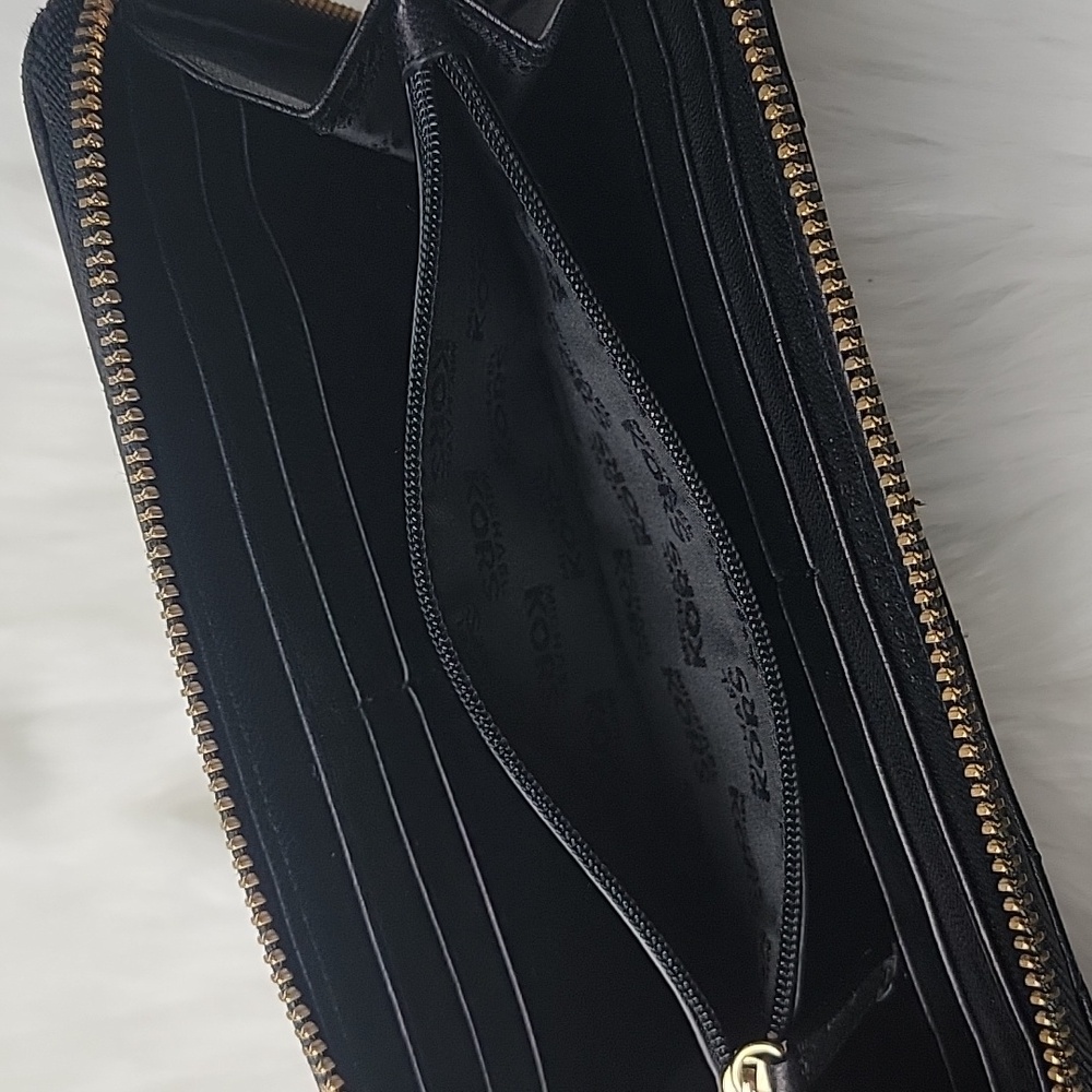 MICHAEL KORS Hamilton Black‎ Quilted Leather Gold Tone Logo Zip Around Wallet - Picture 8 of 14